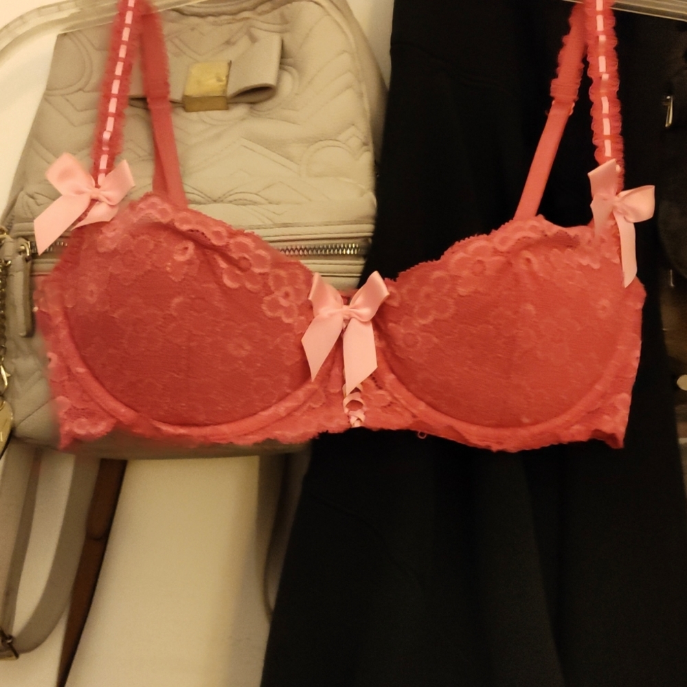 Cute Victoria's Secret Balcanet Push Up Bra